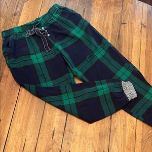 Aerie Green and Black Plaid Pajama Pants